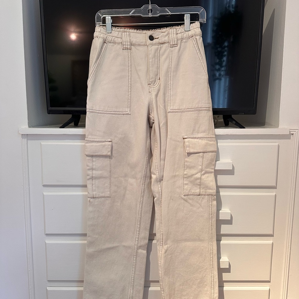 PacSun Women’s Cargo Pants in Cream